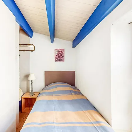 2 Bedroom Amazing In Арс-эн-Рэ