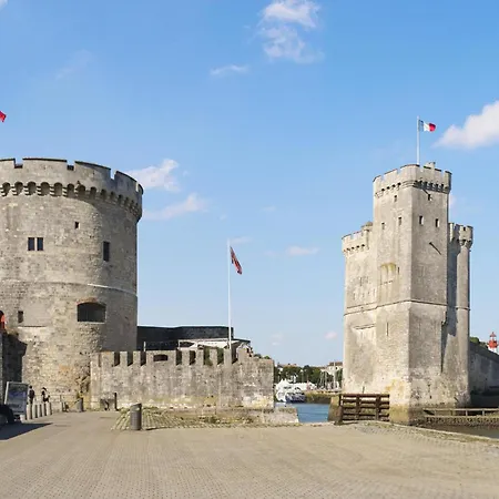 2 Bedroom Amazing In Дом отдыха Арс-эн-Рэ