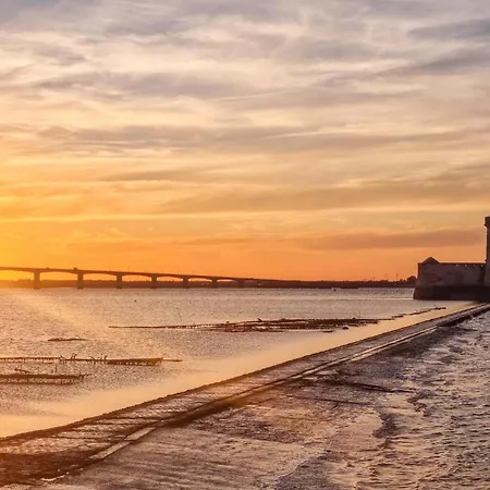 2 Bedroom Amazing In Дом отдыха Арс-эн-Рэ