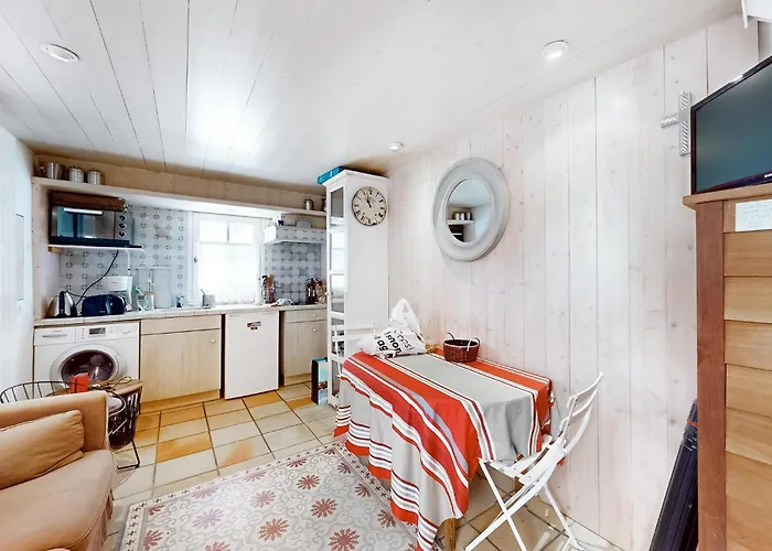 2 Bedroom Amazing In Casa vacanze